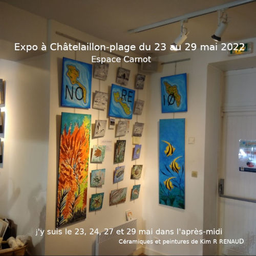 Ceramics and paintings during the exhibition at chateilaillon-plage in 2022, by Kim R. RENAUD