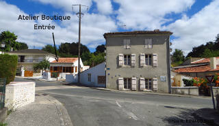 ATELIER RENÉ RENAUD: venant par la rue de l'église
                à La Chapelle-des_Pots, de Saintes, Chaniers, Cognac,
                A10, Royan, La Rochelle, Bordeaux, Paris, ... 